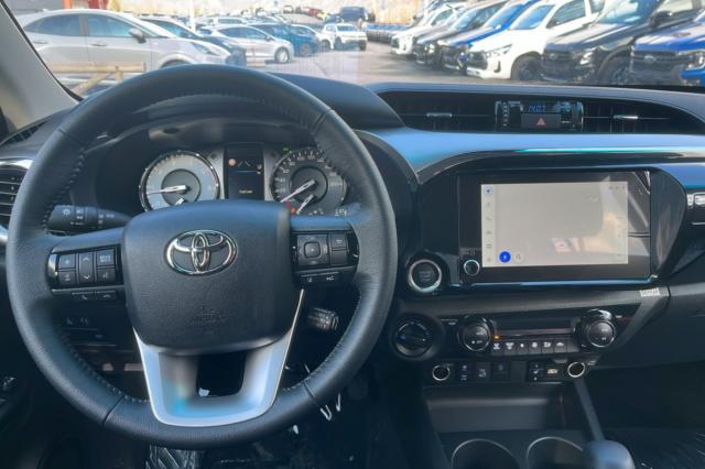 Toyota Hilux image 8
