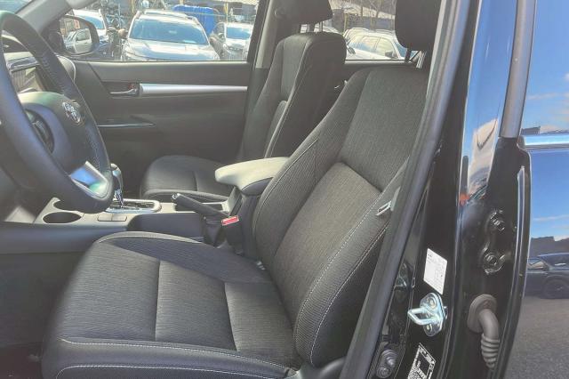 Toyota Hilux image 2