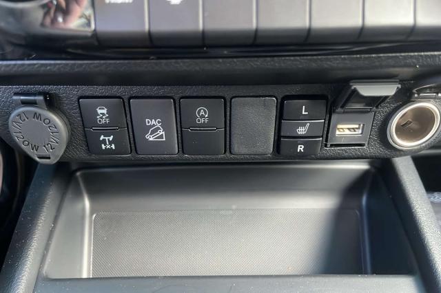 Toyota Hilux image 6