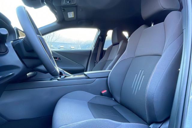 Toyota C-Hr image 6