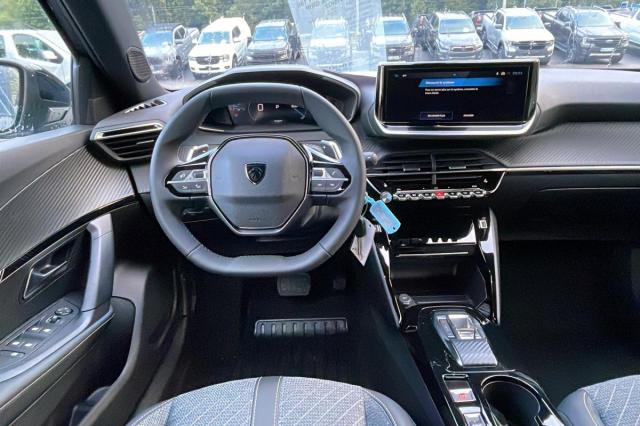 Peugeot 2008 image 2