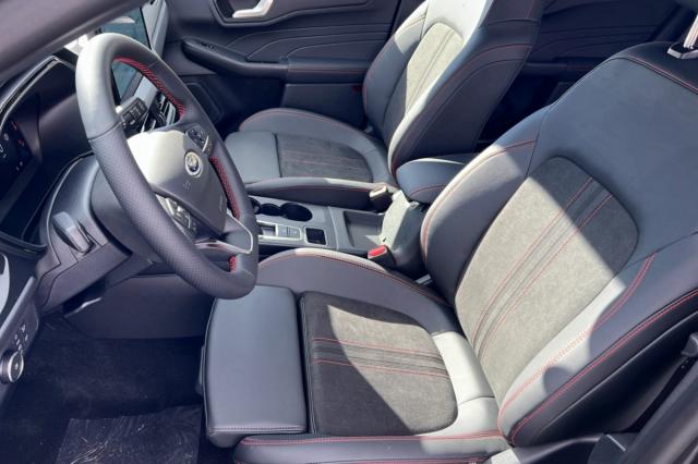 Ford Kuga image 4