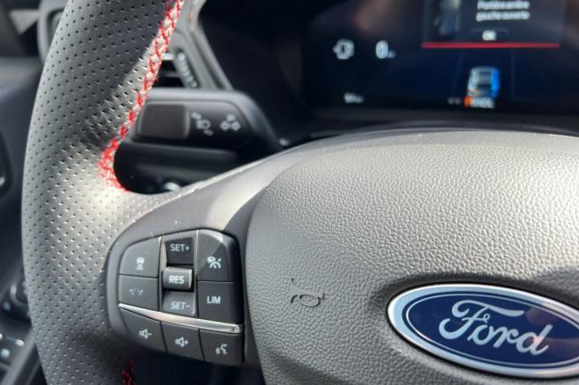 Ford Kuga image 7