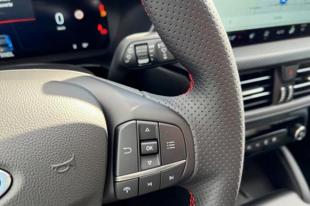 Ford Kuga image 3