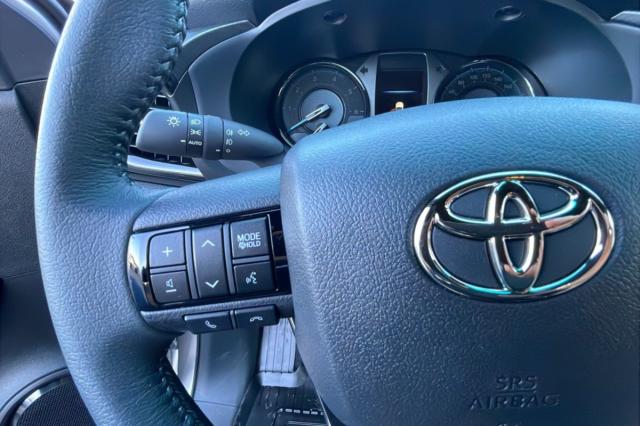 Toyota Hilux image 6