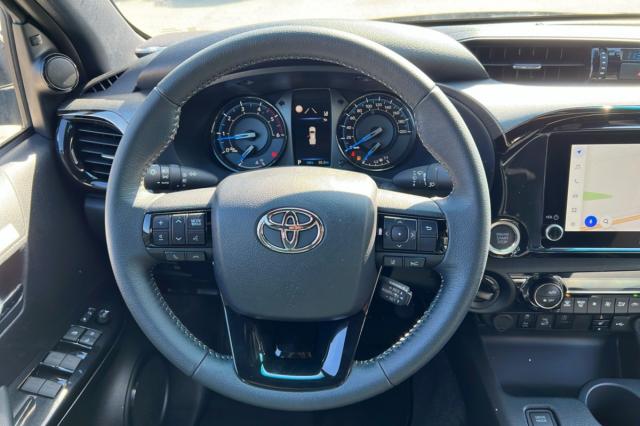 Toyota Hilux image 1