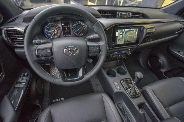 Toyota Hilux image 8