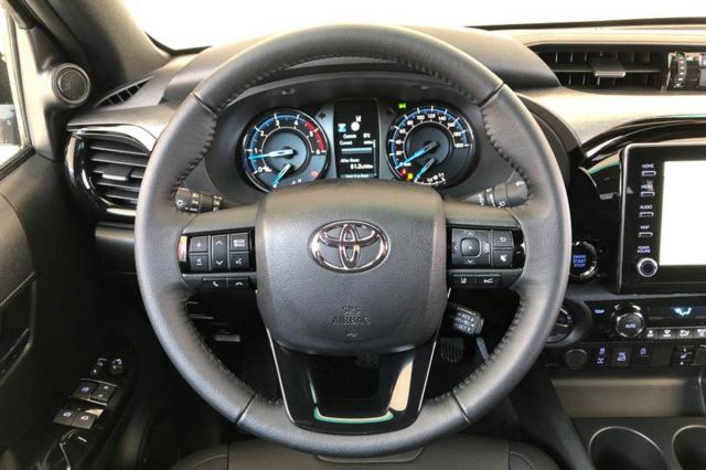 Toyota Hilux image 3