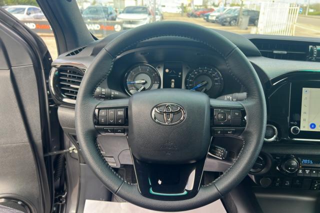 Toyota Hilux image 1