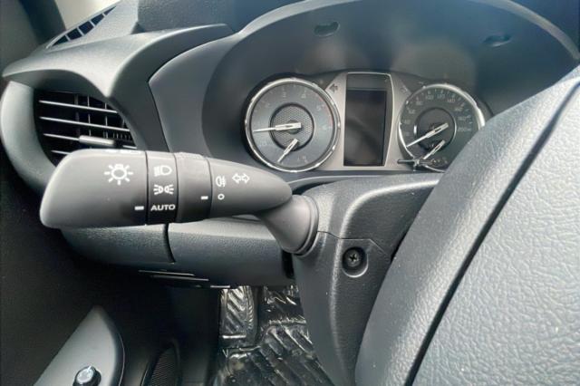 Toyota Hilux image 3