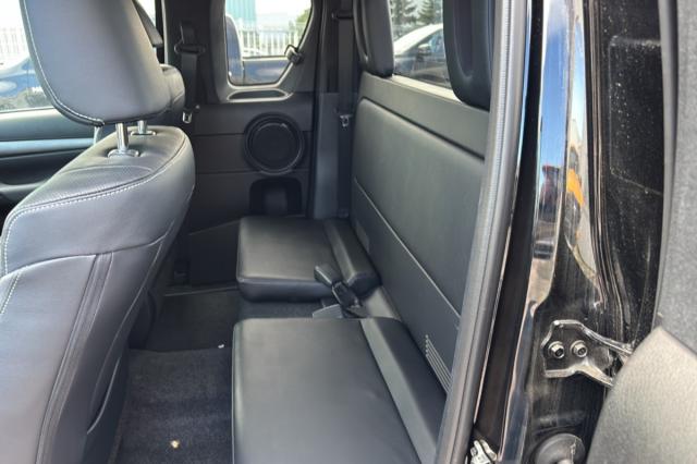 Toyota Hilux image 2