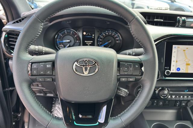 Toyota Hilux image 1