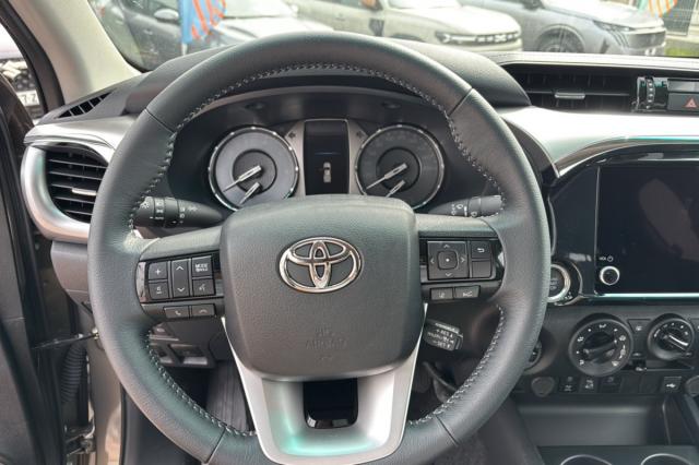Toyota Hilux image 1
