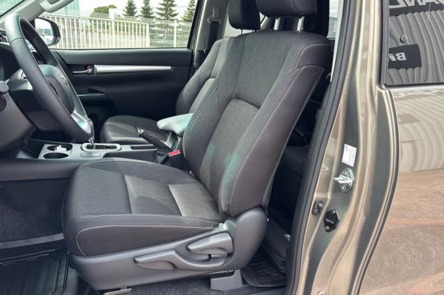 Toyota Hilux image 8
