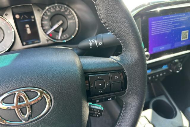 Toyota Hilux image 8