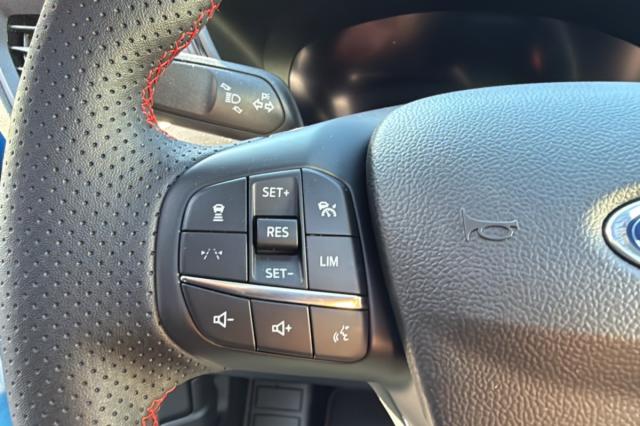 Ford Kuga image 9