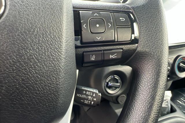 Toyota Hilux image 2