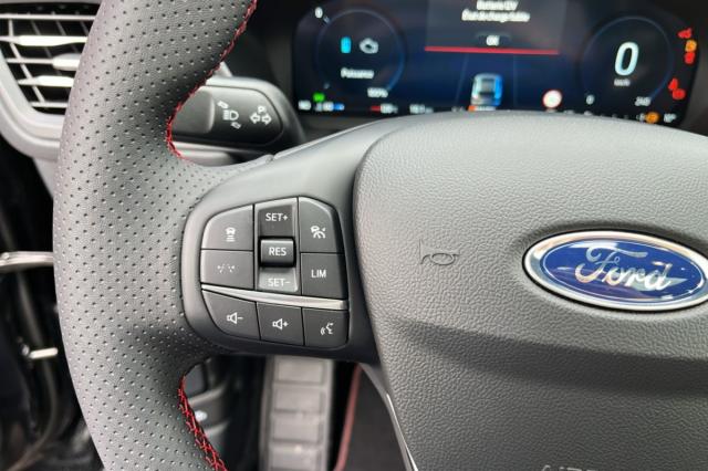 Ford Kuga image 5