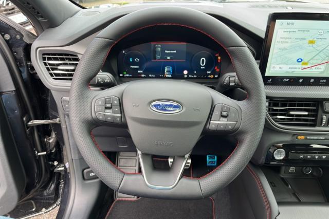 Ford Kuga image 9