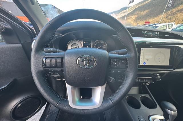 Toyota Hilux image 8
