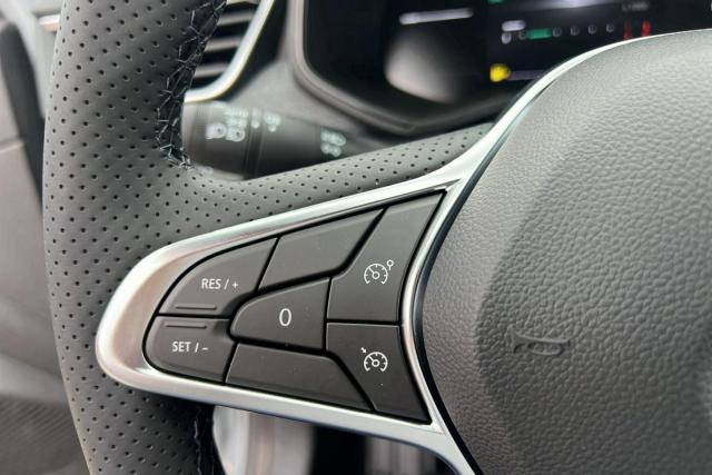 Renault Clio image 2