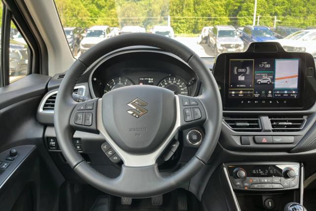Suzuki S-Cross image 1
