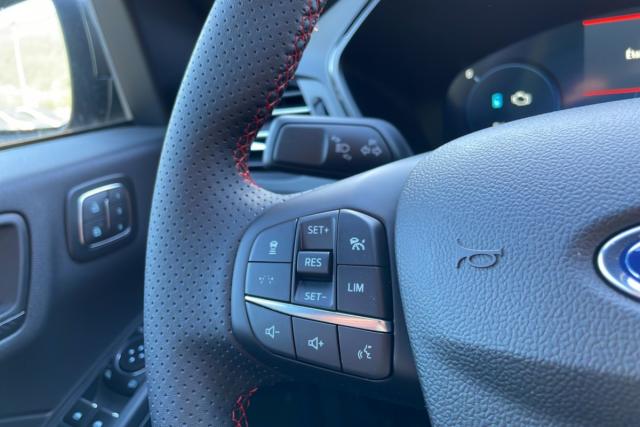 Ford Kuga image 9