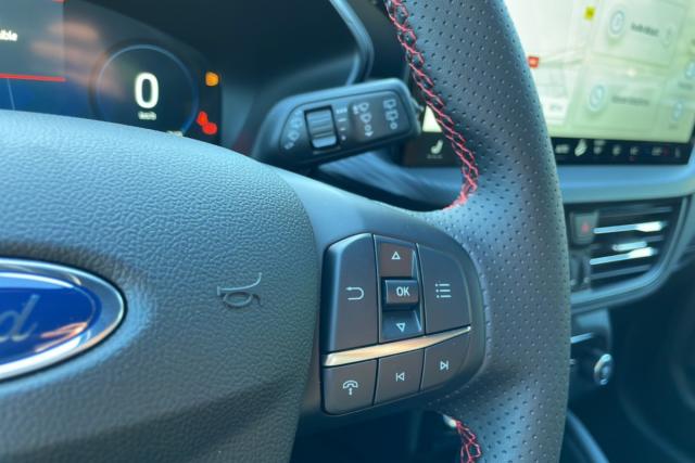 Ford Kuga image 6