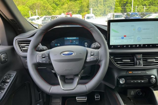 Ford Kuga image 1