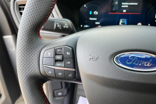 Ford Kuga image 6