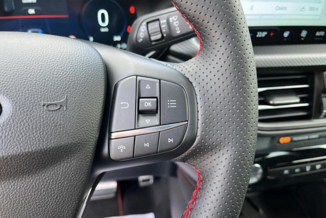 Ford Kuga image 5