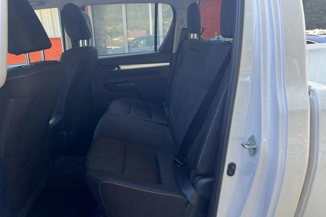Toyota Hilux image 8
