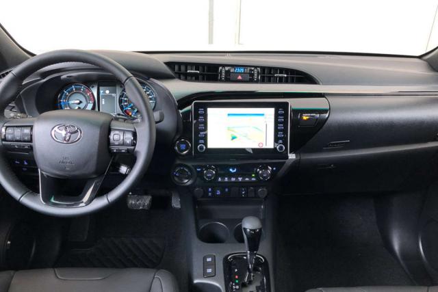 Toyota Hilux image 8