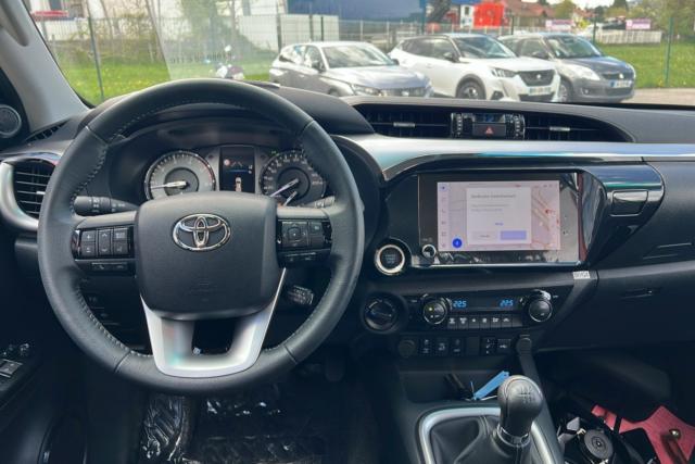 Toyota Hilux image 2