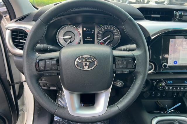 Toyota Hilux image 5