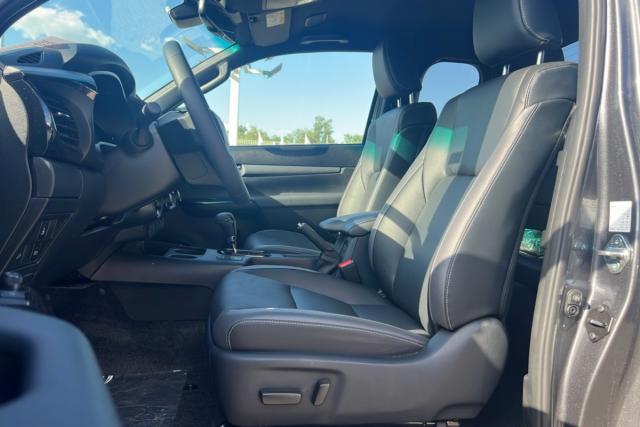 Toyota Hilux image 8