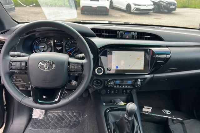 Toyota Hilux image 1