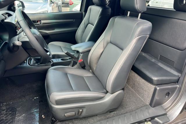 Toyota Hilux image 5