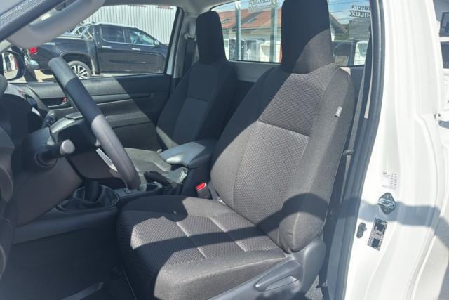 Toyota Hilux image 4