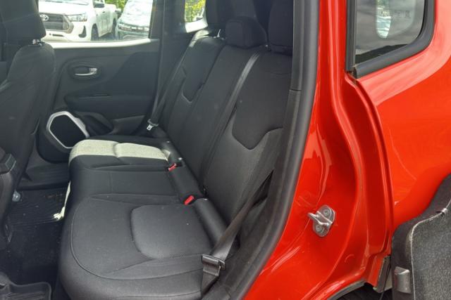 Jeep Renegade image 5