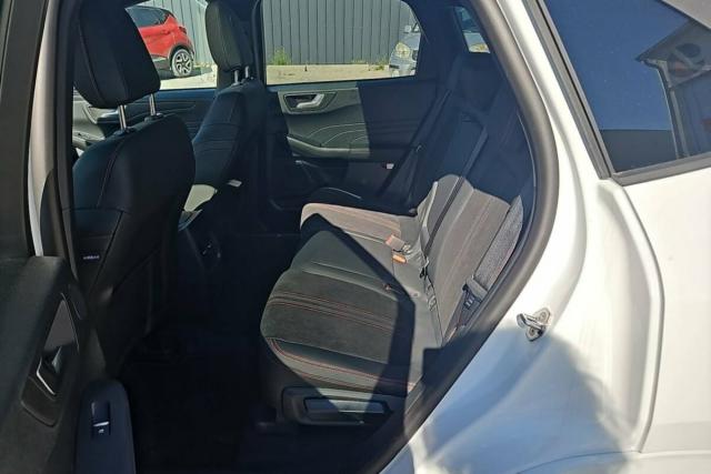 Ford Kuga image 9