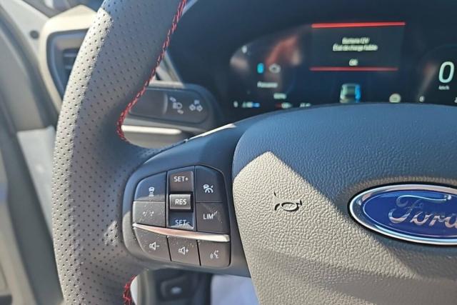 Ford Kuga image 8
