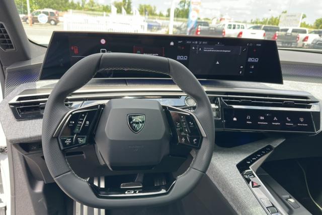 Peugeot 5008 image 1