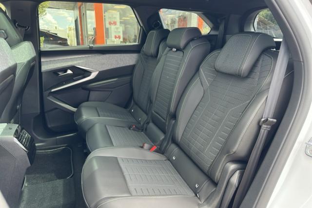Peugeot 5008 image 2