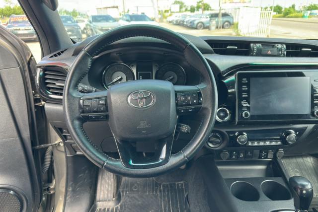 Toyota Hilux image 2
