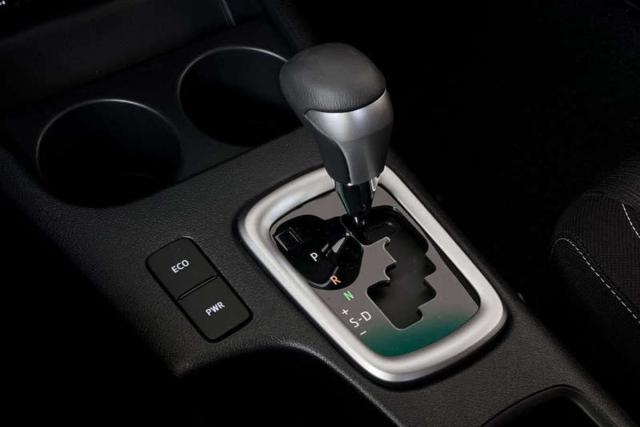 Toyota Hilux image 2