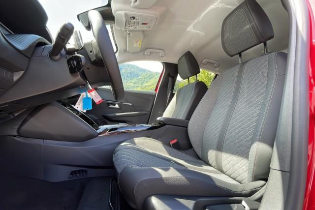 Peugeot 208 image 9