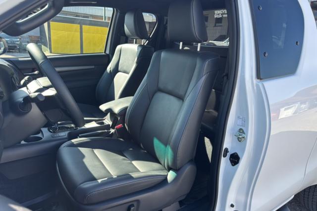 Toyota Hilux image 2