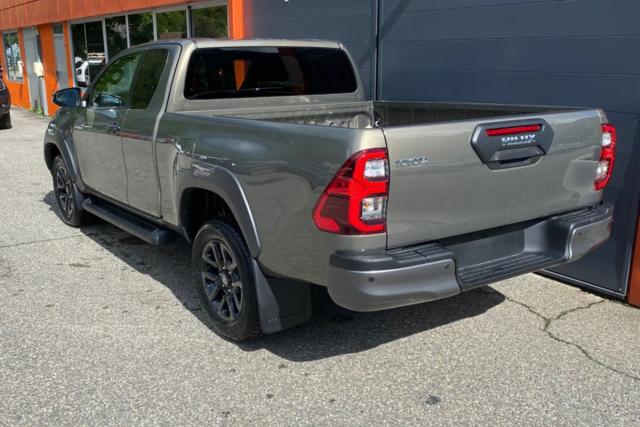 Toyota Hilux image 2