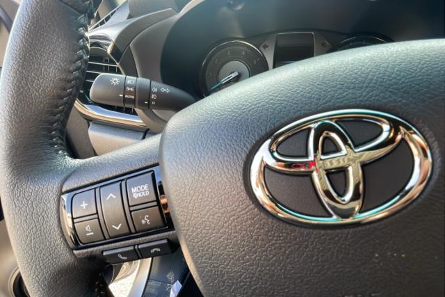 Toyota Hilux image 2
